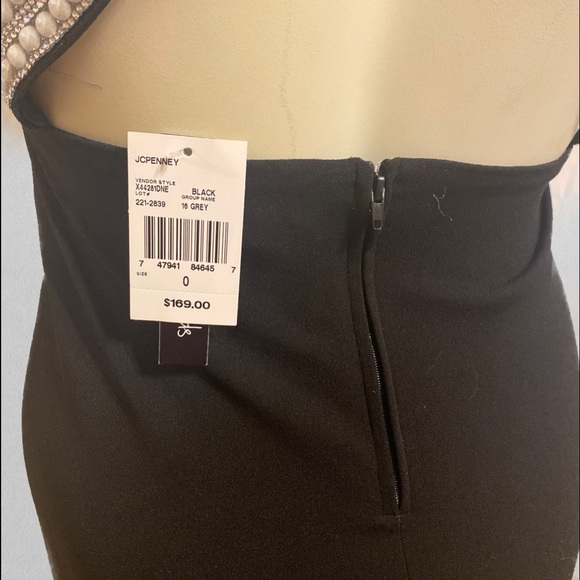 Black pearl gown with slit - Picture 3 of 3